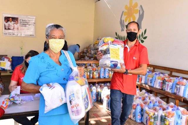 1280 - Legenda - Além do esporte, o relatório de impacto e transparência traz informações sobre o trabalho humanitário do Ajudôu realizado em 2020