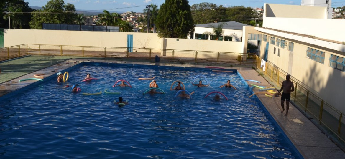 SUGESTÃO DE LEGENDA - As aulas vão ocorrer no Clube Praça de Esportes.