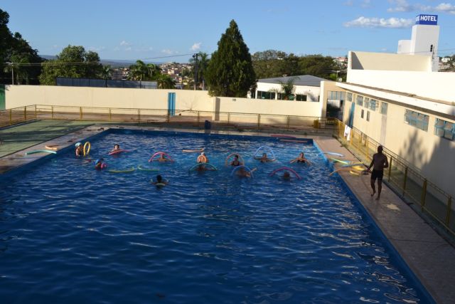 SUGESTÃO DE LEGENDA - As aulas vão ocorrer no Clube Praça de Esportes.